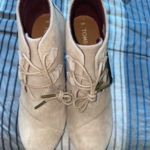 Beige Toms wedges